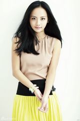 组图：张嘉倪拍清新写真 雨后美女成宅男新宠