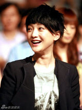 幻灯图：周迅清爽短发造型大集合 演绎中性时尚