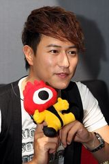 高清组图：林心如余诗曼陈键锋出席首尔电视节