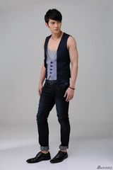 组图：徐正曦夏日写真展露臂肌