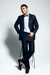 组图：杨烁商务写真温暖笑容彰显绅士魅力