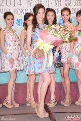 组图：港姐邵珮诗夺友谊小姐 挑战冰桶展笑容甜