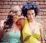 组图：碧昂斯油腻编发造型雷人 长度过腰无美感