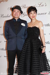 组图：邝美云陈法蓉等出席晚宴  女星抛胸斗艳