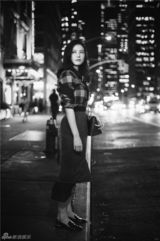 组图：高圆圆纽约夜景街头照展露绚然之美