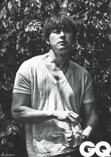 组图：郑雨盛黑白写真 帅气依旧男神不老