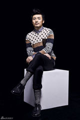 组图：祖锋杂志大片 怡然自得享受城中时光