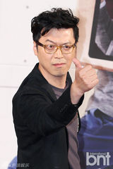 组图：《收视率帝王》李辉才难掩诙谐本色