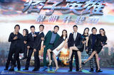 组图：《痞子2》赵又廷林更新上演“爱的抱抱”