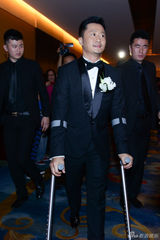 组图：吴京谢楠婚礼甜蜜亲吻 新娘有孕秀鸽子蛋