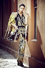 组图：杨恭如最新街拍 刚与柔合并的魅力