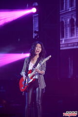 组图：曲婉婷香港开唱 否认是窦靖童音乐老师