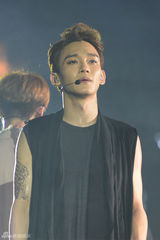 独家：EXO香港演唱会直击 成员嗨唱粉丝尖叫