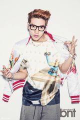 组图：2PM成员Jun.K写真 鲜艳潮搭个性足