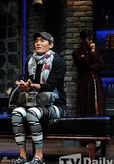 组图：吴钟赫郑尚允主演《ThePride》 为情干杯