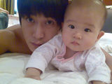 策划：我家有娃初长成 爸爸2萌娃幼时照大曝光