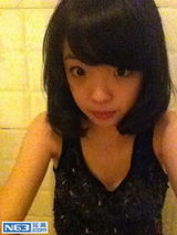 组图：王中磊17岁女儿长腿清秀 姐弟有爱互动