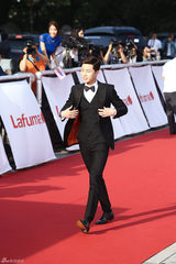 独家高清：又是一年百想红毯 众星云集争奇斗艳