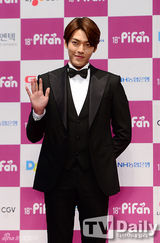 组图：星星继承者聚首 刘仁娜纤腰金宇彬长腿