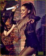 组图：美女初长成！格兰德短裤黑丝袜热舞被摸