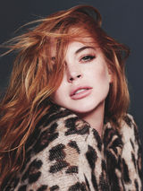 组图：林赛-罗韩写真露单乳 身材恢复烟不离手