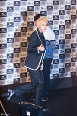 独家高清：EXO出道两年首开唱 11成员一夜长大