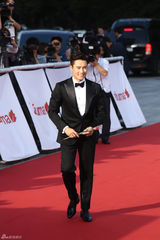 独家高清：又是一年百想红毯 众星云集争奇斗艳