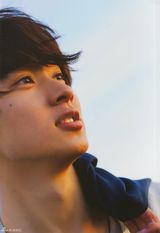 组图：“水球”小鲜肉走红 山崎贤人眉清目秀