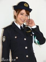 组图：吉泽明步助威世界杯 十八般姿态看不厌