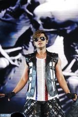 组图：罗志祥上海演唱会 花40万重做演出服