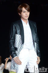 组图：帝国之子发行《First Homme》重磅回归