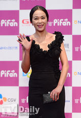 组图：星星继承者聚首 刘仁娜纤腰金宇彬长腿