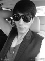 组图：张亮与郭涛父子录《爸爸2》 见面聊不停