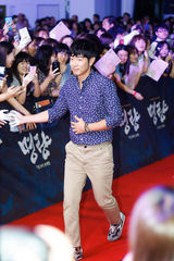 组图：朴有天李钟硕秀智等助阵《鸣梁》