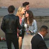 组图：超杀女布鲁克林撇传闻再度约会 谈笑风生