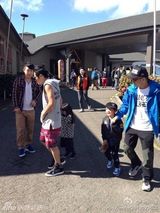 组图：《爸爸2》星爸萌娃抵新西兰 妈妈团随行