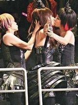 策划：S.H.E出道13周年纪念日 闺蜜之吻大盘点