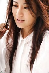 高清组图：叶璇写真玩蜕变 白衣造型秀青春身姿