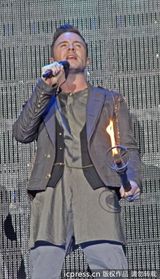 组图：西城男孩英国告别巡演 深情放歌魅力不减