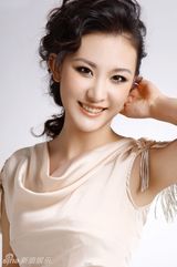 组图：徐嘉阳开拍杂志新年大片 性感而不失可爱