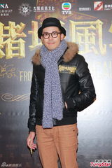 组图：《赌城风云》团拜 伍允龙为钟嘉欣备惊喜