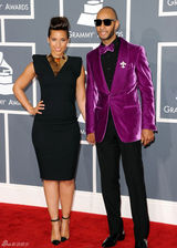 高清组图：格莱美红毯艾利西亚-凯斯携男伴亮相