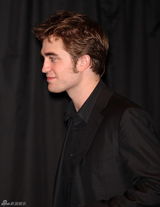 高清组图：罗伯特-帕丁森现身东京宣传《新月》