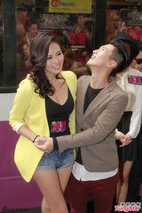 组图：夜蒲女许亦妮抛胸抢镜 何佩瑜自称被非礼