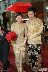 组图：汪圆圆婚礼甜蜜长吻 吴君如李嘉欣等到场