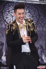 组图：潘玮柏《小丑》自创MV挑战不同类型角色