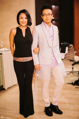 组图：李玉刚牵手设计师宣佐T台首秀