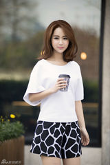 组图：杨紫【演员】夏日时尚街拍 笑容明媚气质清新