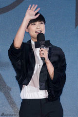 组图：李宇春新专辑走文艺风 费翔惊喜捧场