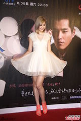 组图：蓝正龙婚后甜滋滋 安心亚大赞好男人